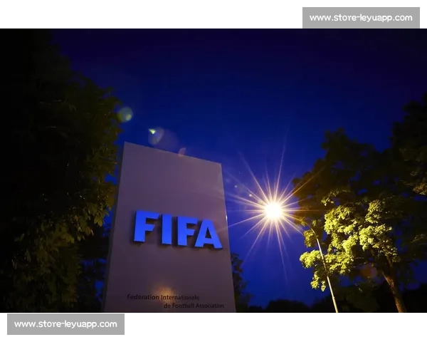 荒诞！世俱杯中断两小时，球员骑单车热身引球迷质疑：世界杯要变健身房？