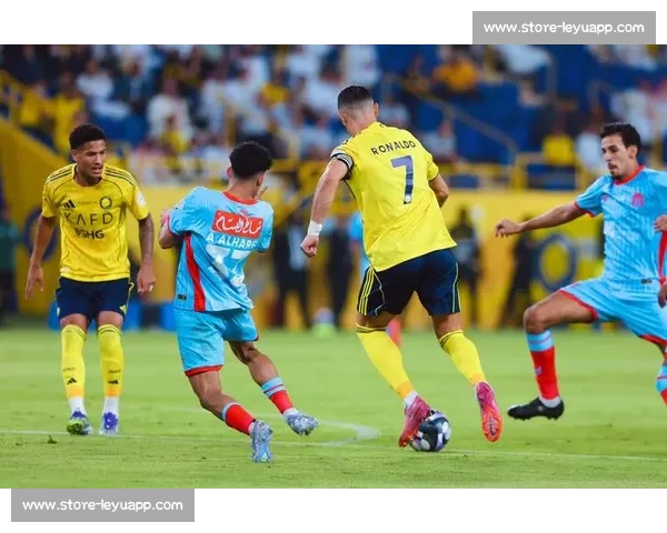 曼联死忠网红飞铲特维斯酿冲突！野兽 4 球回击梦剧场嘘声