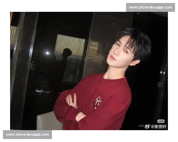 李昀锐邢武篮球路透释出!红色球服点燃体育生荷尔蒙风暴 李昀锐邢武篮球路透释出!红色球服点燃体育生荷尔蒙风暴