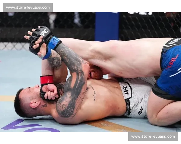 第三回合飞膝绝杀！马利克技术判定终结布伦戴奇