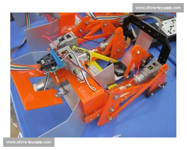 机器人足球赛连环翻车，担架员成意外主角