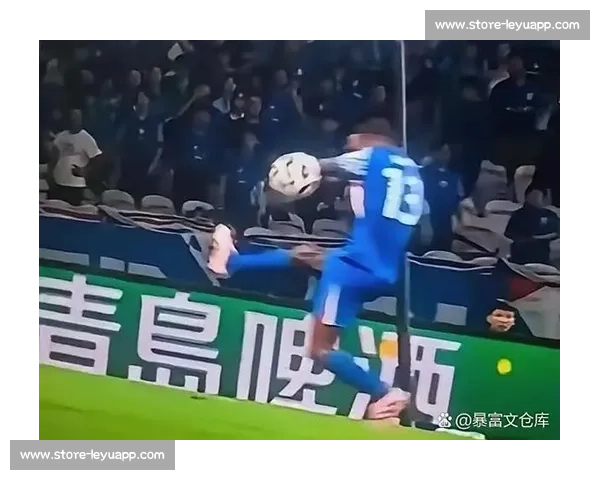 申花 VAR 争议判罚：同一动作两年不同判，媒体人炮轰尺度不公