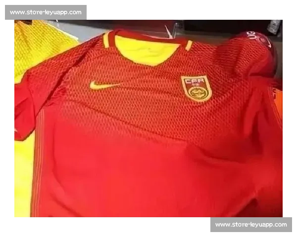 国足苏超对比视频引发热议：躲球与挡球背后的足球文化差异